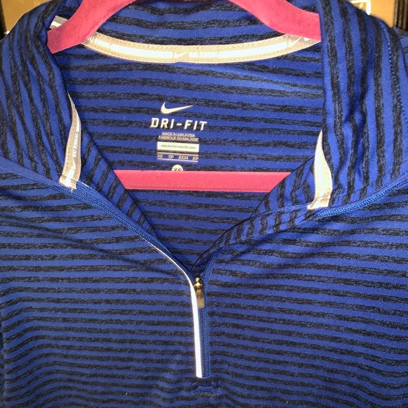 Nike pull over - Picture 3 of 3